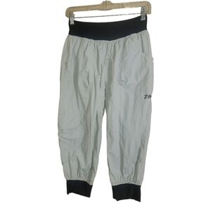 Zumba ultimate orbit cargo capri pants gray black size large